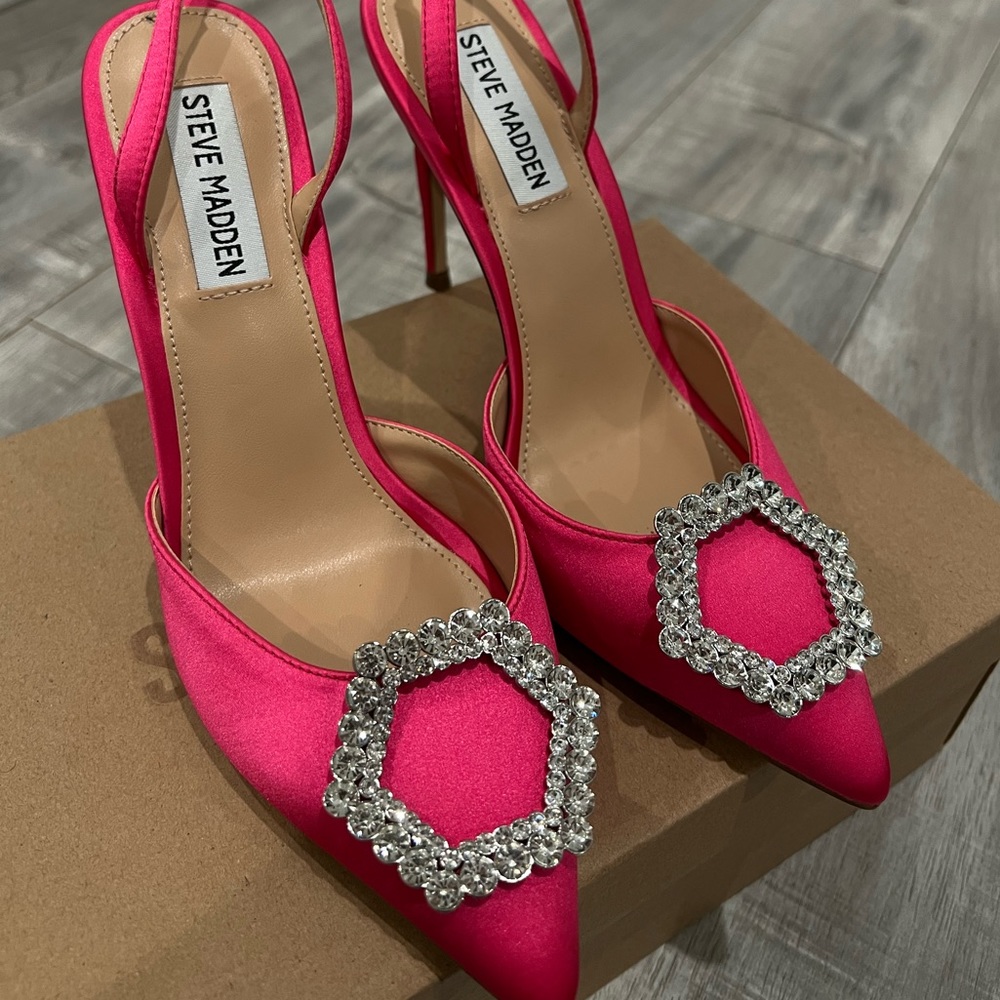 STEVE MADDEN PINK HEELS NEVER WORN SIZE 6